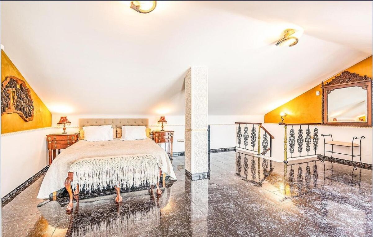 Majestic Villa By The Beach Heated Private Pool & Jacuzzi Беналмадена Екстериор снимка